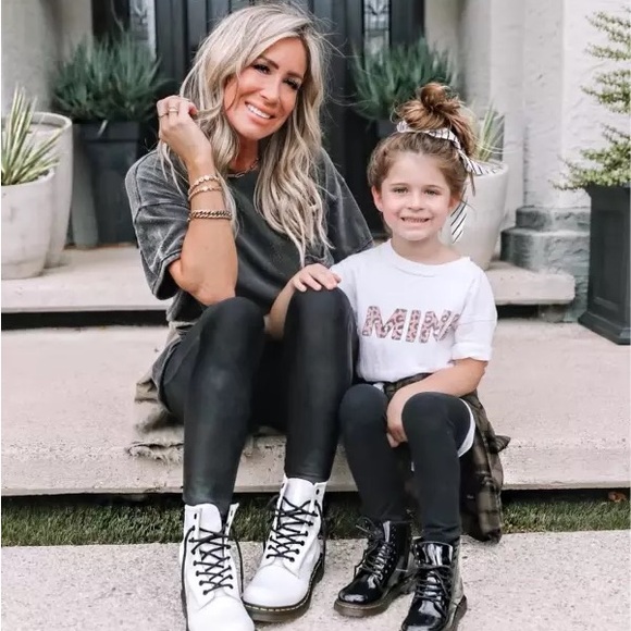 NEW Dr. Martens Leather Lace up White Boots sz 6 - Picture 8 of 12